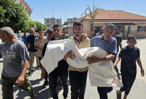 Mourners bid farewell to victims of Israeli strike in Khan Younis Palestinians mourn during the funeral of a child and a woman who were killed in an Israeli strike targeting the Ghaith camp area in Mawasi Khan Younis in the southern Gaza Strip on May 25, 2026. Photo by Tariq Mohammad APA Images Khan Yunis Gaza Strip Palestinian Territory 250526_Khan_Yunis_TM_02(4) Copyright: xapaimagesxTariqxMohammad xapaimagesx