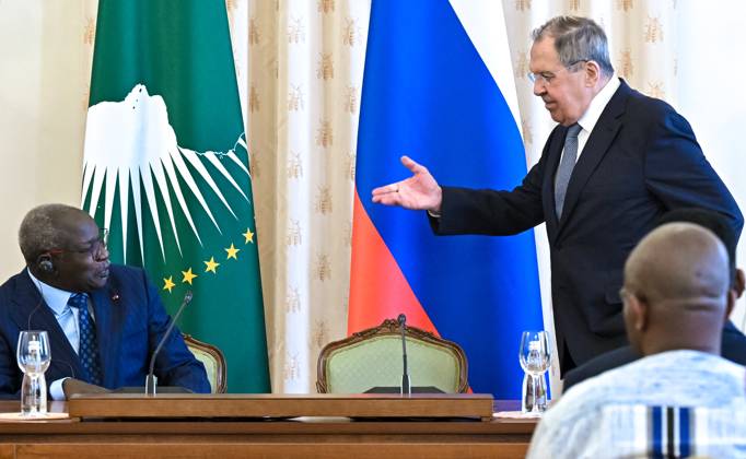 Russia Africa Day 9173293 25.05.2026 Cameroonian Ambassador to Russia Mahamat Paba Sale, left, and Russian Foreign Minister Sergey Lavrov attend a gala reception for heads of diplomatic missions to mark Africa Day in Moscow, Russia. Kristina Solovyova Sputnik Moscow Russia  Copyright: xKristinaxSolovyovax
