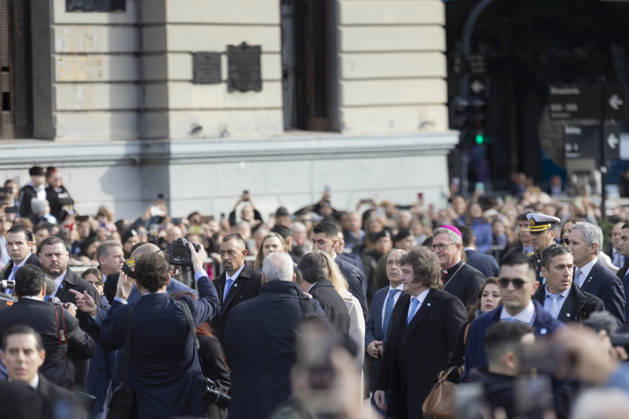 Argentina: President Javier Milei leads the Tedeum. President Javier Milei presides over the traditional Tedeum at the Metropolitan Cathedral. This religious ceremony celebrates the Revolution of May 25, 1810, a historic date marking the establishment of Argentina™s first national government. In the photo: President Javier Milei arriving at the Cabildo. Buenos Aires Argentina Copyright: xImagoxImages EstebanxOsoriox _52A6084
