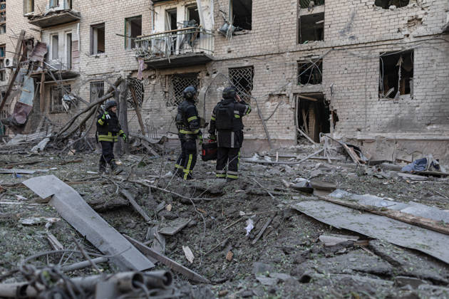 Russian attack on Ukraine s Kramatorsk KRAMATORSK, UKRAINE - MAY 25: Firefighters extinguish a fire following a Russian attack using KAB bombs in the center of Kramatorsk, Ukraine, on May 25, 2026. Diego Herrera Carcedo Anadolu Kramatorsk Ukraine. Editorial use only. Please get in touch for any other usage.  Copyright: x2026xAnadoluxDiegoxHerreraxCarcedox