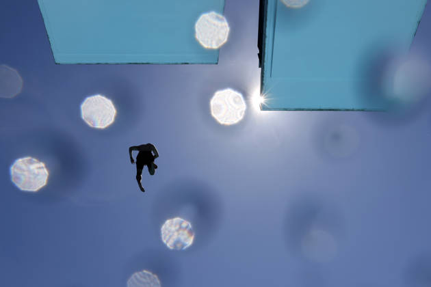 In Colognes Stadionbad, swimmers enjoy the outdoor pool season in summer temperatures The Rhineland is groaning under the hot weather at Whitsun The German Weather Service is already warning of heat storms Cologne, 25 05 2026 NRW Germany Copyright: xChristophxHardtx