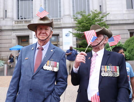 May 25, 2026, Washington, District Of Columbia, USA: Veterans with American flags watch the National Memorial Day Parade in Washington, DC, USA, on May 25, 2026. The parade has been held annually since 2005, marking its 21st anniversary. Washington USA  - ZUMAs337 20260525_znp_s337_031 Copyright: xGentxShkullakux