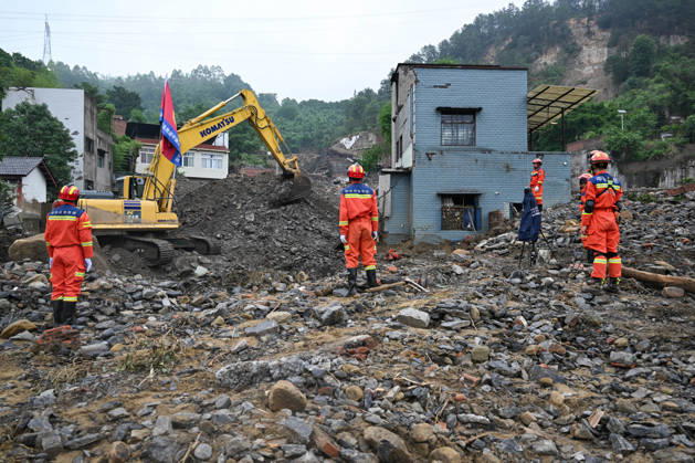 CHONGQING, CHINA - MAY 25: Rescuers carry out search and rescue work at the disaster-hit area after a heavy rainstorm hit Yongchuan District on May 25, 2026 in Chongqing, China. Record-breaking torrential rain battered Yongchuan District in southwest China s Chongqing Municipality from late May 23 to May 24, triggering flash floods, landslides and mudslides. Rescue operations are still underway as multiple towns and subdistricts suffered severe damage.  Copyright: xChinaxNewsxServicex 111643998137
