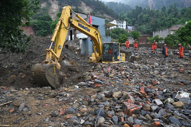 CHONGQING, CHINA - MAY 25: Rescuers carry out search and rescue work at the disaster-hit area after a heavy rainstorm hit Yongchuan District on May 25, 2026 in Chongqing, China. Record-breaking torrential rain battered Yongchuan District in southwest China s Chongqing Municipality from late May 23 to May 24, triggering flash floods, landslides and mudslides. Rescue operations are still underway as multiple towns and subdistricts suffered severe damage.  Copyright: xChinaxNewsxServicex 111644013048