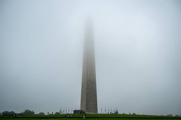 May 25, 2026, Washington, District Of Columbia, Unites States: Washington monument partially covered by fog on Memorial Day Washington Unites States - ZUMAk206 20260525_znp_k206_006 Copyright: xMattxKaminskyx