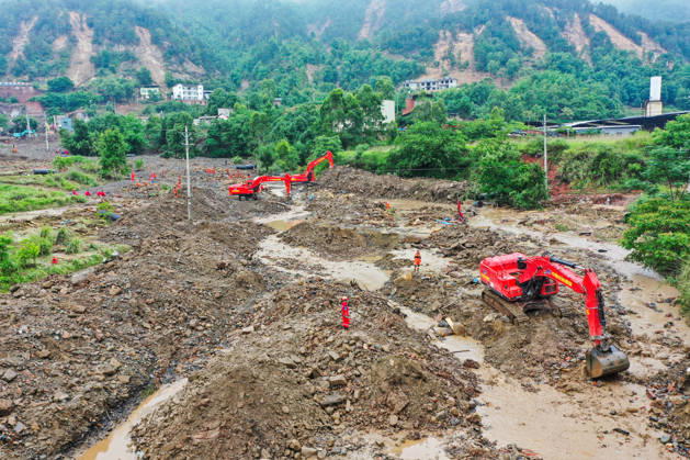(260526) -- BEIJING, May 26, 2026 -- An aerial drone photo taken on May 25, 2026 shows the rescue site of the flood-hit area after a heavy rainstorm hit Yongchuan District in southwest China s Chongqing Municipality. Record-breaking torrential rain battered Yongchuan District in southwest China s Chongqing Municipality from late Saturday to Sunday, triggering flash floods, landslides and mudslides. Rescue operations are still underway as multiple towns and subdistricts suffered severe damage. ) XINHUA PHOTOS OF THE DAY WangxQuanchao 
