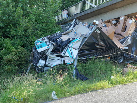 Fatal truck accident on the A2 near Hanover Two people were killed in a fatal accident on the A2 when their truck crashed into a pedestrian bridge Copyright: xBerndxGüntherx