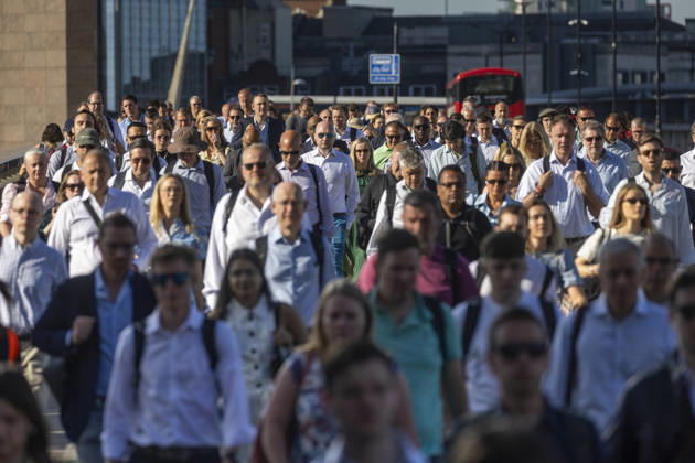 May 26, 2026, London, London, UK: London, UK. Commuters cross London Bridge in central London. According to the weather office, it will be another fine and dry day. High of 35Ã‚Â°C. London UK  - ZUMAl94_ 20260526_zaf_l94_007 Copyright: xMarcinxNowakx