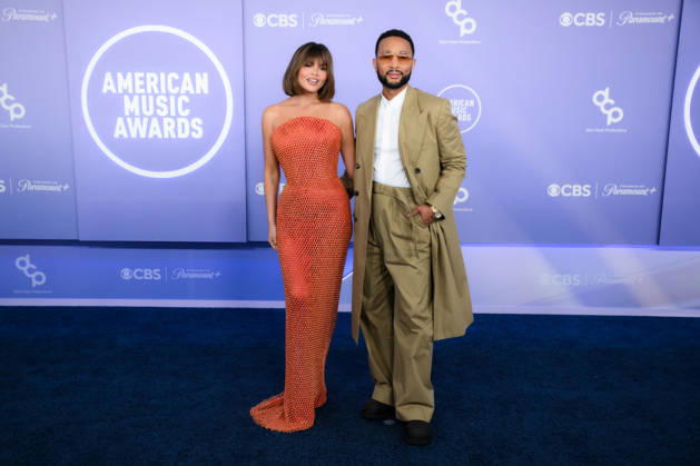 May 25, 2026, Las Vegas, Nevada, USA: (L-R) CHRISSY TEIGEN and JOHN LEGEND arrives at the Red Carpet during The Annual 52nd American Music Awards at the MGM Grand Arena in Las Vegas. Las Vegas USA - ZUMAo117 20260525_zsp_o117_150 Copyright: xMikaelxOnax
