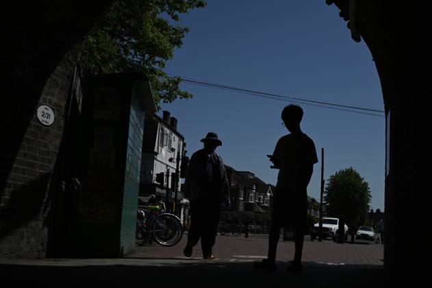 Record-breaking heat in London LONDON, UNITED KINGDOM - MAY 26: People are seen on the street during a heatwave in London, United Kingdom on May 26, 2026. The British capital is experiencing historically high temperatures for the month of May. Rasid Necati Aslim Anadolu London United Kingdom. Editorial use only. Please get in touch for any other usage.  Copyright: x2026xAnadoluxRasidxNecatixAslimx