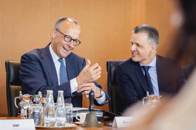 L R Friedrich Merz CDU , Federal Chancellor, and Thorsten Frei CDU , Head of the Federal Chancellery, taken during a cabinet meeting in Berlin, 27 05 2026 Berlin Germany Copyright: xJulianexSonntagx
