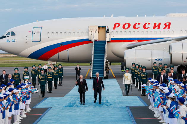 KAZAKHSTAN, ASTANA - MAY 27, 2026: Russia s President Putin and Kazakhstan s President Kassym-Jomart Tokayev (L-R centre) are seen during a ceremony marking Putin s arrival at Nursultan Nazarbayev International Airport. The Russian president arrived in Kazakhstan on a state visit Astana Kazakhstan  - ZUMAt113 20260527_zaa_t113_425 Copyright: xAlexanderxShcherbakx