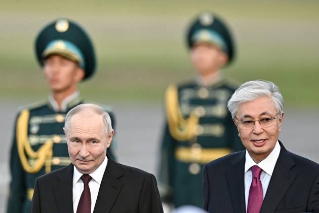 Kazakhstan Russia 9174628 27.05.2026 Russian President Vladimir Putin and Kazakh President Kassym-Jomart Tokayev attend a welcome ceremony upon Putin s arrival at Nursultan Nazarbayev International Airport in Astana, Kazakhstan. Sergey Bobylev Sputnik Astana Kazakhstan  Copyright: xSergeyxBobylevx