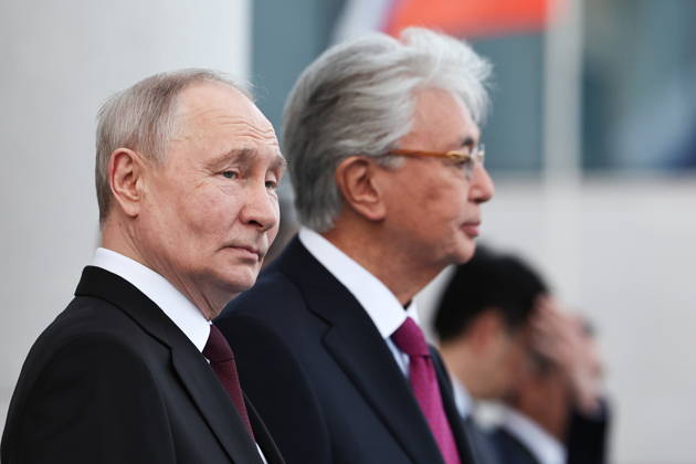 KAZAKHSTAN, ASTANA - MAY 27, 2026: Russia s President Putin (L) and Kazakhstan s President Kassym-Jomart Tokayev are seen during a ceremony marking Putin s arrival at Nursultan Nazarbayev International Airport. The Russian president arrived in Kazakhstan on a state visit Astana Kazakhstan  - ZUMAt113 20260527_zaa_t113_510 Copyright: xAlexanderxKazakovx