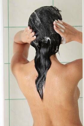 Young woman in shower washing her hairs model released Symbolfoto Copyright: xBDSx Panthermedia67380420