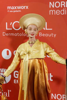 28 05 2026 Düsseldorf Guest at the second charity gala to benefit the Umbrella Foundation at the Hyatt Regency Hotel in Düsseldorfs Medienhafen The Umbrella Foundation has been provi