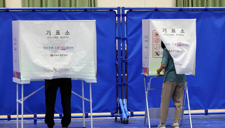 2nd day of early voting 2nd day of early voting People vote at a polling station in Cheongju, about 110 kilometers south of Seoul, on May 30, 2026, the second and final day of early voting for the June 3 local elections. (Yonhap) 2026-05-30 10:47:58 < 1980-2026 YONHAPNEWS AGENCY. .> Ã»ÁÖ½oÃæÃ»ºÏµµ ÃæÃ»ºÏµµ,ÃæÃ»ºÏµµ EDITORIAL USE ONLY  Copyright: xx PYH2026053001660031500 YonhapxNewsx yonphotos252807