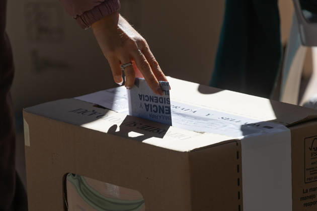 Colombian presidential elections RIONEGRO, COLOMBIA - MAY 31: People cast their votes during the presidential elections in Rionegro, Colombia, on May 31, 2026. Lucas Aguayo Araos Anadolu Rionegro Colombia. Editorial use only. Please get in touch for any other usage.  Copyright: x2026xAnadoluxLucasxAguayoxAraosx