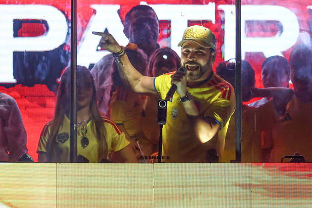 Far-right candidate Abelardo De La Espriella celebrates advancing to the runoff in Colombia BARRANQUILLA, COLOMBIA - MAY 31: Colombian presidential candidate Abelardo De La Espriella, a far-right figure, addresses his supporters after the announcement of the results of the first round of the presidential elections in Barranquilla, Colombia, on May 31, 2026. Abelardo de la Espriella will advance to a runoff against leftist Ivan Cepeda on June 21. Lucas Aguayo Araos Anadolu Barranquilla Colombia. Editorial use only. Please get in touch for any other usage.  Copyright: x2026xAnadoluxLucasxAguayoxAraosx