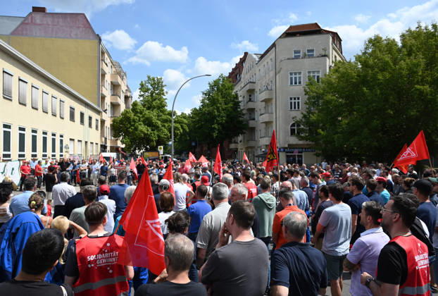 Protest rally by employees of IAV in Berlin BERLIN, GERMANY - JUNE 02: Employees of automotive development services provider IAV take part in a protest rally against job cuts and the closure of parts of the company’s facilities in Berlin, on June 02,2026. Employees at IAV are protesting planned job cuts in Germany expected by mid-2027, including the effective closure of the company’s Berlin site, which would impact around 1,250 employees, according to local media. Vladimir Sindeyev Anadolu Berlin Germany. Editorial use only. Please get in touch for any other usage.  Copyright: x2026xAnadoluxVladimirxSindeyevx