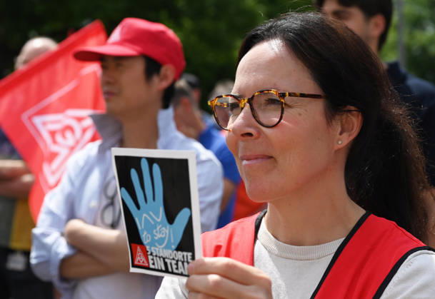 Protest rally by employees of IAV in Berlin BERLIN, GERMANY - JUNE 02: Employees of automotive development services provider IAV take part in a protest rally against job cuts and the closure of parts of the company’s facilities in Berlin, on June 02,2026. Employees at IAV are protesting planned job cuts in Germany expected by mid-2027, including the effective closure of the company’s Berlin site, which would impact around 1,250 employees, according to local media. Vladimir Sindeyev Anadolu Berlin Germany. Editorial use only. Please get in touch for any other usage.  Copyright: x2026xAnadoluxVladimirxSindeyevx