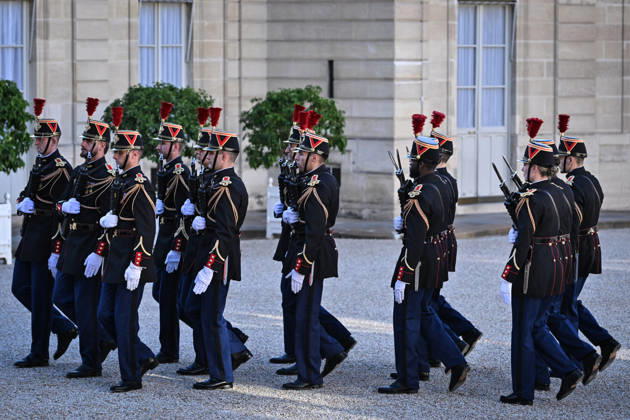 Invited guests arrive for a state dinner at the Elysee FA Members of French Republican Guard take positions for a state dinner as part of Rwanda s President s visit at The Elysee Presidential Palace in Paris on June 2, 2026. Photo by Firas Abdullah ABACAPRESS.COM Paris Ile-de-France France  Copyright: xAbdullahxFiras ABACAx