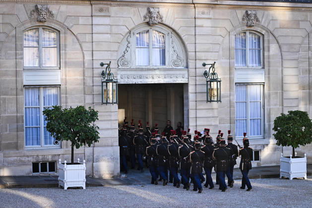 Invited guests arrive for a state dinner at the Elysee FA Members of French Republican Guard take positions for a state dinner as part of Rwanda s President s visit at The Elysee Presidential Palace in Paris on June 2, 2026. Photo by Firas Abdullah ABACAPRESS.COM Paris Ile-de-France France  Copyright: xAbdullahxFiras ABACAx