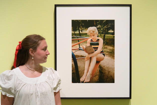 Marilyn Monroe: A Portrait Photo Call at National Portrait Gallery, London, UK - 3 June 2026 A staff member views Marilyn Monroe, Mount Sinai, Long Island (1955) by Eve Arnold as part of The National Portrait Gallery s Marilyn Monroe: A Portrait Exhibition which runs from 4th June 2026 - 6th September 2026 at National Portrait Gallery in London, England, UK on Wednesday 3 June, 2026., Credit:Justin Ng Avalon UK, England, London, National Portrait Gallery Copyright: xJustinxNgx xAvalonx 1107489217