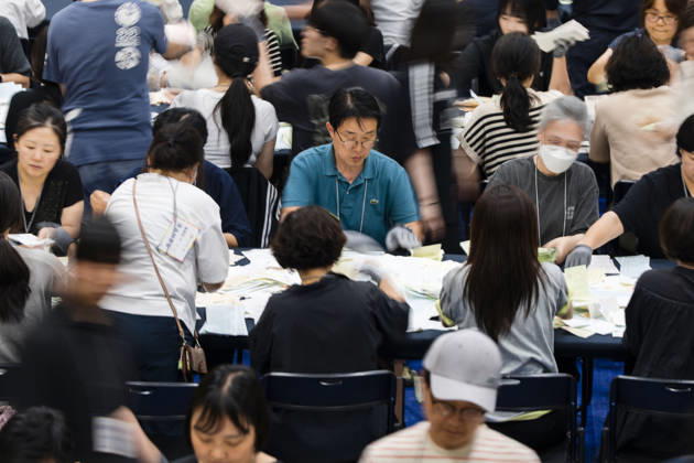 June 3, 2026, Seoul, South Korea: Poll workers count ballots after the conclusion of voting in South KoreaÃ¢â‚¬â ¢s local elections on Wednesday, June 3, 2026 in Seoul, South Korea. Seoul South Korea  - ZUMAh163 20260603_znp_h163_039 Copyright: xJintakxHanx