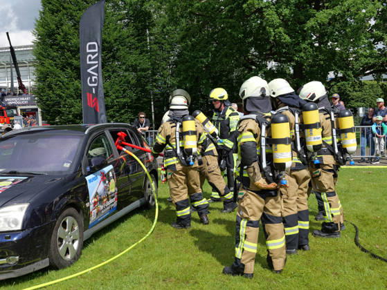Interschutz 2026 in Hanover Use of the E extinguishing lance on a vehicle fire with a high-voltage storage system Copyright: xBerndxGüntherx