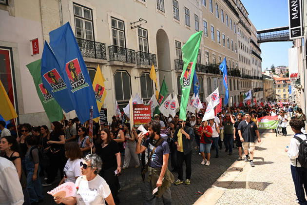 Nationwide Strike For Workers Lisbon LISBON, PORTUGAL - JUNE 03: Protesters hold a banner and wave red trade union flags as they line the streets during a national mobilization in Lisbon, Portugal on June 03, 2026. The demonstration, organized under the National Fight Day motto, demands increased wages, guaranteed labor rights, and measures against the rising cost of living, while advocating for the right to health and housing. Zed Jameson Anadolu Lisbon Portugal. Editorial use only. Please get in touch for any other usage.  Copyright: x2026xAnadoluxZedxJamesonx