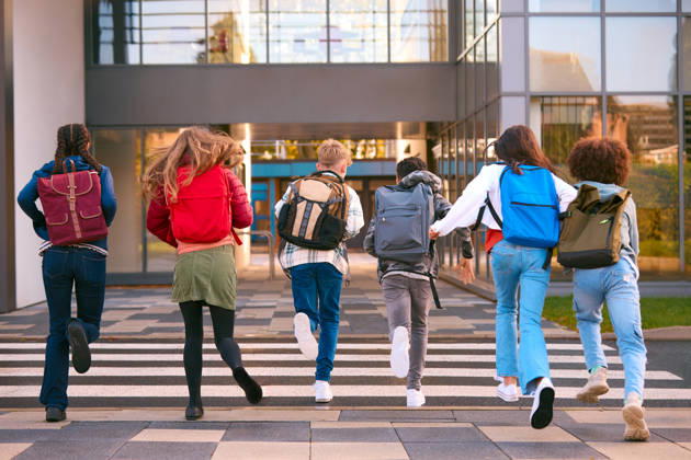 schule,rennen,schüler,laufen,schülerin,schülerinnen ** school,running, run,pupils,schools,jogging,running,school childrens mmq-15p7 ,model released, Symbolfoto