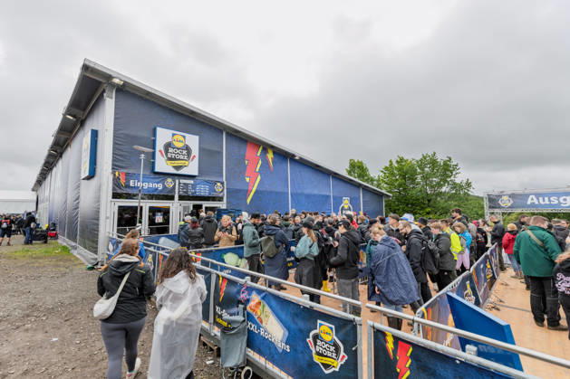 Rock am Ring 2026 04 06 26 Lidl Rock Store at Rock am Ring 2026 at the Nürburgring in the Eifel Visitors buy food, drinks and LIDL-branded clothing as well as camping equipment in corporate colors on the day of arrival in the specially built, approximately 1,500 square meter festival supermarket The three-day music festival wil Copyright: xMarcxJohnx