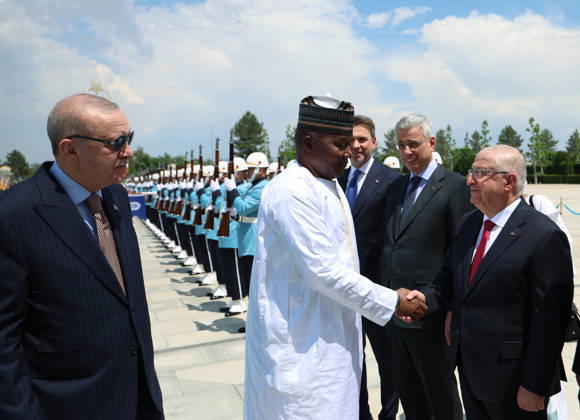 Turkish President Erdogan welcomes Nigerien President Tchiani in Ankara ANKARA, TURKIYE - JUNE 04: (----EDITORIAL USE ONLY - MANDATORY CREDIT - TURKISH PRESIDENCY MURAT CETINMUHURDAR HANDOUT - NO MARKETING NO ADVERTISING CAMPAIGNS - DISTRIBUTED AS A SERVICE TO CLIENTS----) Nigerien President Abdourahamane Tchiani shakes hands with Turkish National Defense Minister Yasar Guler (R) during an official welcome ceremony hosted by Turkish President Recep Tayyip Erdogan (L) at the Presidential Complex in Ankara, Turkiye on June 04, 2026. Turkish Energy and Natural Resources Minister Alparslan Bayraktar (3rd R) and Turkish Health Minister Kemal Memisoglu (2nd R) also attending the official welcoming ceremony. Turkish Presidency Murat Cetinmu  Copyright: x2026xAnadoluxTurkishxPresidency xMuratxCetinmuhurdarx xHandoutx