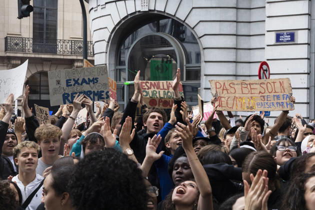 With parliament set to vote today on the approval of the French-speaking education reform, large numbers of teachers are demonstrating outside the Parliament of the Wallonia-Brussels Federation. Since this morning, sporadic clashes between small groups of protesters and the police have punctuated the demonstration. The reform is deeply unpopular among teachers, and the very fact that it is being put to a vote has sparked a fierce debate between the majority and the opposition. - 04 06 2026 - Belgium Brussels Brussels -  NicolasxLandemardx xLexPictorium LePictorium_0335434