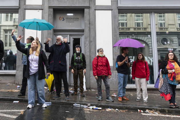 With parliament set to vote today on the approval of the French-speaking education reform, large numbers of teachers are demonstrating outside the Parliament of the Wallonia-Brussels Federation. Since this morning, sporadic clashes between small groups of protesters and the police have punctuated the demonstration. The reform is deeply unpopular among teachers, and the very fact that it is being put to a vote has sparked a fierce debate between the majority and the opposition. - 04 06 2026 - Belgium Brussels Brussels -  NicolasxLandemardx xLexPictorium LePictorium_0335458