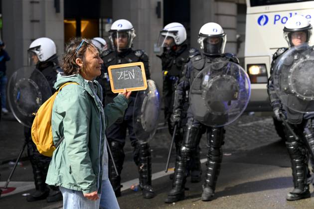 Protest Outside Parliament Of Wallonia-Brussels Federation 04 06 2026 BRUSSELS, BELGIUM June 04, 2026 - Staff, teachers and students protest outside the Parliament of the Wallonia-Brussels Federation, FWB pictured on June 04, 2026 in Brussels, Belgium, 04 06 2026 Brussels Belgium  Copyright: xPhilipxReynaersx