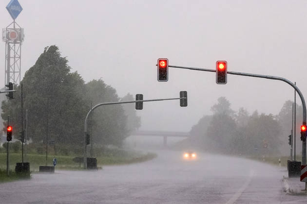 Thunderstorms move across Germany On 4 June 2026, several thunderstorms and storms moved across large parts of Germany One of the focal points was in North Rhine-Westphalia Strong wind shear caused several suspected tornadoes The thunderstorms were accompanied by heavy rain, squalls