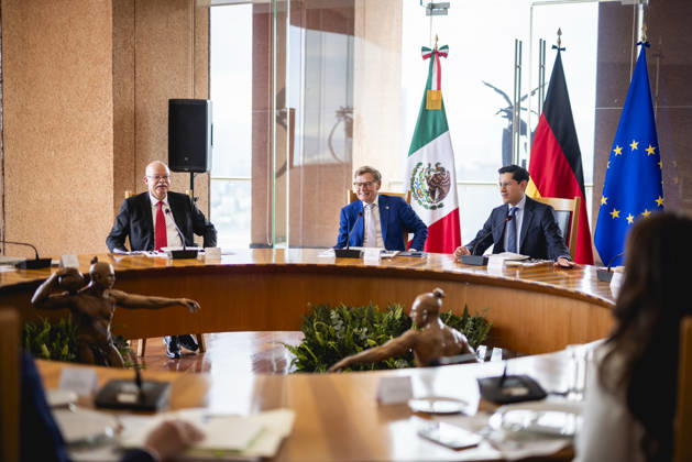 Johann Wadephul CDU , Federal Foreign Minister, and Roberto Velasco Ãlvarez, Foreign Minister of Mexico, photographed during a meeting in Mexico City, 04 06 2026 Photographed on behalf of the Federal Foreign Office Mexico City Mexico Copyright: xJulianexSonntag AAx