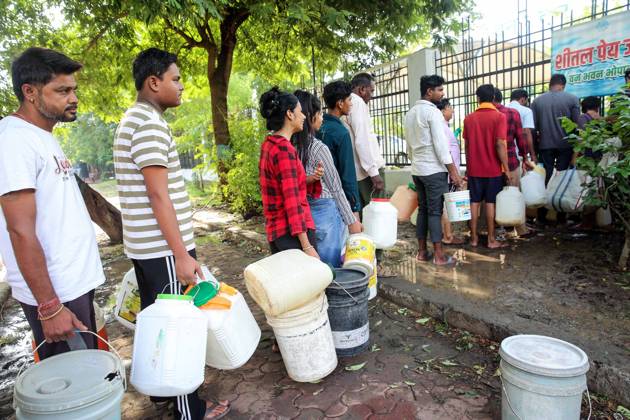 People line up in a queue to fetch drinking water in Bhopal Bhopal, Jun 05 (ANI): People line up in a queue to fetch drinking water, in Bhopal on Friday. Bhopal Madhya Pradesh India Copyright: xANIx ANI_20260605009