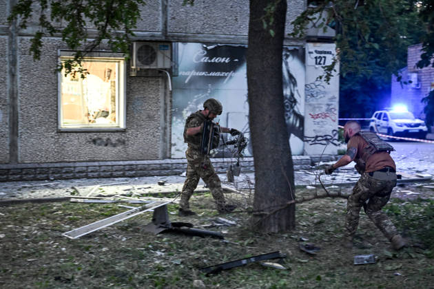 Law enforcers collect the wreckage of a strike drone used by Russian troops to attack a residential area in the Shevchenkivskyi district of Zaporizhzhia, Ukraine, June 4, 2026. Russian forces launched a drone strike on one of the city’s residential areas, killing one person and injuring 16 others. The blast wave and debris shattered windows and balconies in apartment blocks. (Photo by Dmytro Smolienko Ukrinform) Russian forces launch drone strike on district in Zaporizhzhia  Copyright: xDmytroxSmolienkox