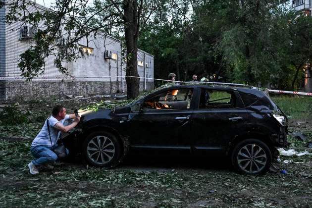 A man examines a car, damaged by a Russian drone strike on the Shevchenkivskyi district of Zaporizhzhia, Ukraine, June 4, 2026. Russian forces launched a drone strike on one of the city’s residential areas, killing one person and injuring 16 others. The blast wave and debris shattered windows and balconies in apartment blocks. (Photo by Dmytro Smolienko Ukrinform) Russian forces launch drone strike on district in Zaporizhzhia  Copyright: xDmytroxSmolienkox
