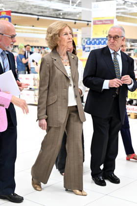Queen Sofia visits one of the donation points on the occasion of the beginning of the Spring Collection of the Spanish Federation of Food Banks Queen Sofia visits one of the donation points on the occasion of the beginning of the Spring Collection of the Spanish Federation of Food Banks, on June 5, 2026, in Madrid Spain REINA SOFIA SOLIDARITY FOOD BANK JUNE 5, 2026 José Madrid Madrid Madrid Spain  Copyright: xJosÃ xOlivax 7573043