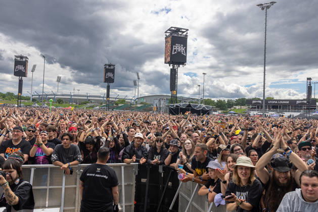 Music festival Rock im Park 2026 THE PRETTY RECKLESS, Nuremberg, 05 06 2026 Thousands of visitors celebrate at the performance of The Pretty Reckless US around singer Taylor Momsen Numerous arms stretch up into the air, in the background the striking Rock im Park towers under a cloudy sky Nuremberg Bavaria Germany 20260605-286A7744-M4000
