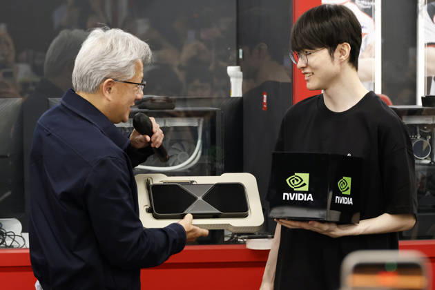 nvidia CEO jensen huang visits T1 base camp, meets Faker in Seoul Jensen Huang (L), chief executive officer of Nvidia, exchanges autographed merchandise with professional League of Legends player Lee Sang-hyeok Faker (R) of South Korean esports organization T1 at T1 Base Camp in Seoul, South Korea, on June 05, 2026. Seoul South Korea  Copyright: xMatrixxImages JungxUi-Chelx