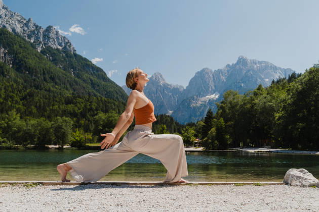 Woman practicing yoga by a mountain lake for mindfulness and relaxation model released, Symbolfoto, NDEF03293