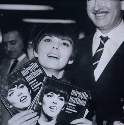 RECORD DATE NOT STATED French singer Mireille Mathieu, 1960s  !ACHTUNG AUFNAHMEDATUM GESCHÄTZT!