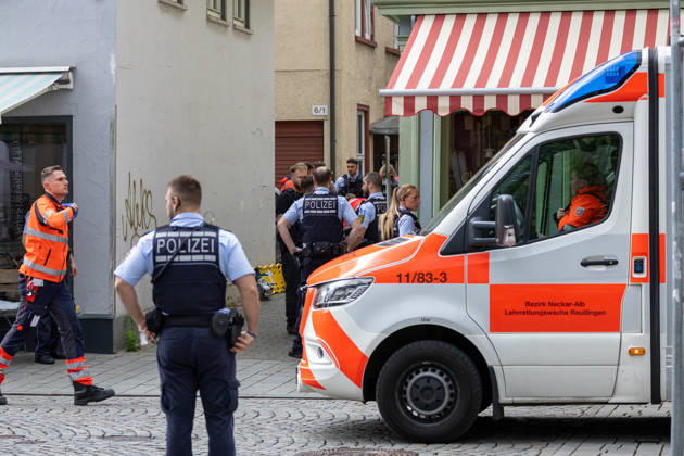 Reutlingen Blaulicht SEK Einsatz in der Oberamteistrasse 2, Reutlingen, 05 06 2026, Blaulicht SEK Einsatz in der Oberamteistrasse 2, Reutlingen, 05 06 2026, Malteser und Polizei in der Obereiamtstrasse 2 DROFITSCH EIBNER Copyright: xEibner-Pressefoto DimitrixDrofitx EP_ddh