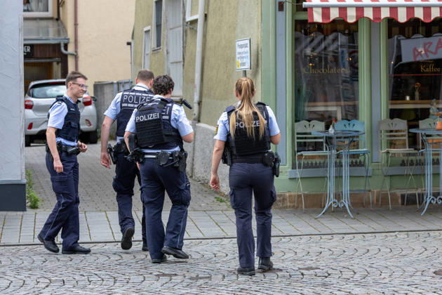 Reutlingen Blue light SEK operation at Oberamteistrasse 2, Reutlingen, 05 06 2026, Blue light SEK operation at Oberamteistrasse 2, Reutlingen, 05 06 2026, Police at Obereiamtstrasse 2 DROFITSCH EIBNER Copyright: xEibner-Pressefoto DimitrixDrofitx EP_ddh