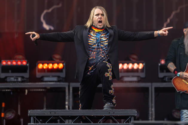 Music festival Rock im Park 2026 THREE DAYS GRACE, Nuremberg, 05 06 2026 Matt Walst, singer of the Canadian hard rock band Three Days Grace, performing on the main stage With arms outstretched and microphone in hand, he animates the audience Nuremberg Bavaria Germany 20260605-1V9A9263-M4000